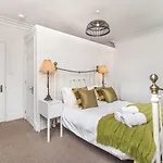 9 The Townhouse *